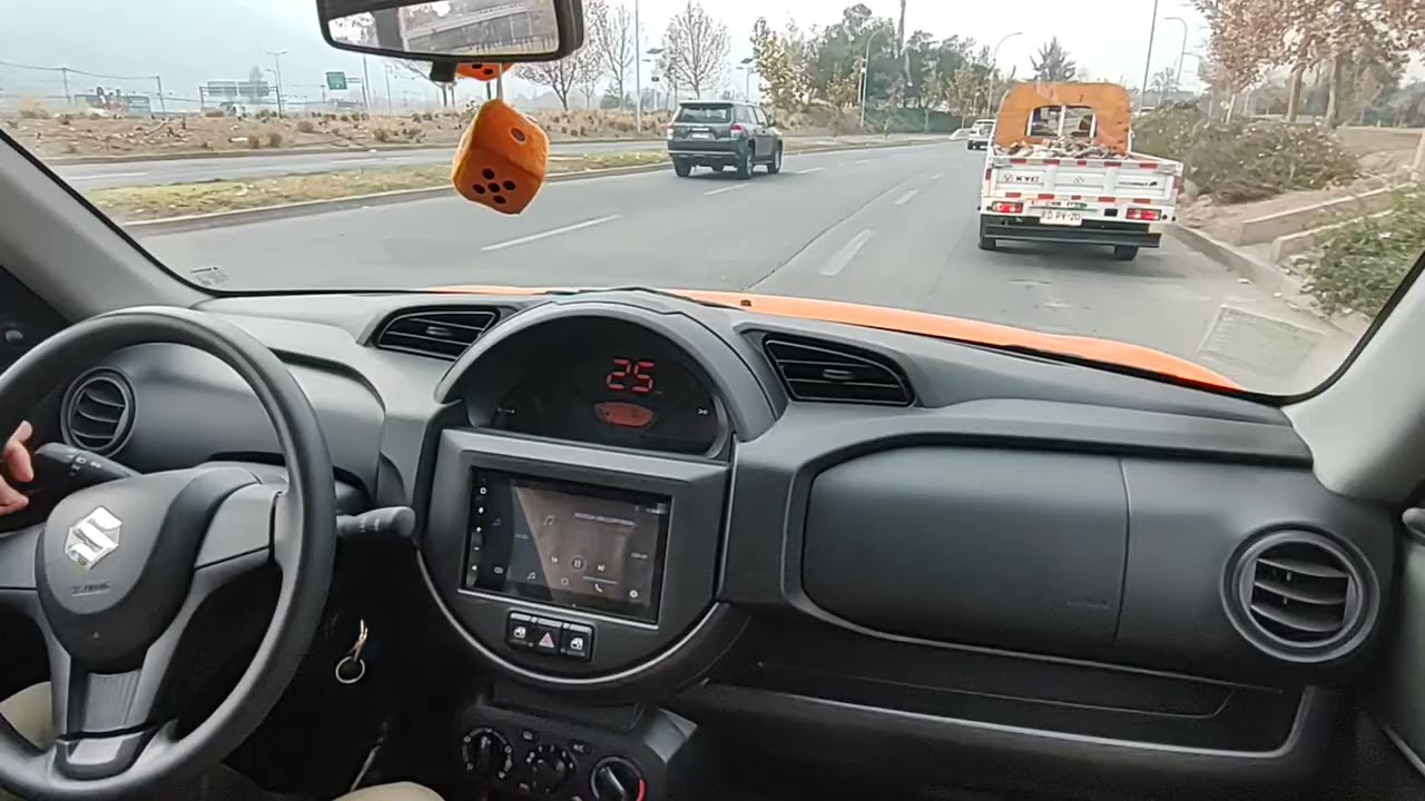 Suzuki S-presso en comparación con el modelo nuevo, diferencias y prueba de estabilidad en curvas