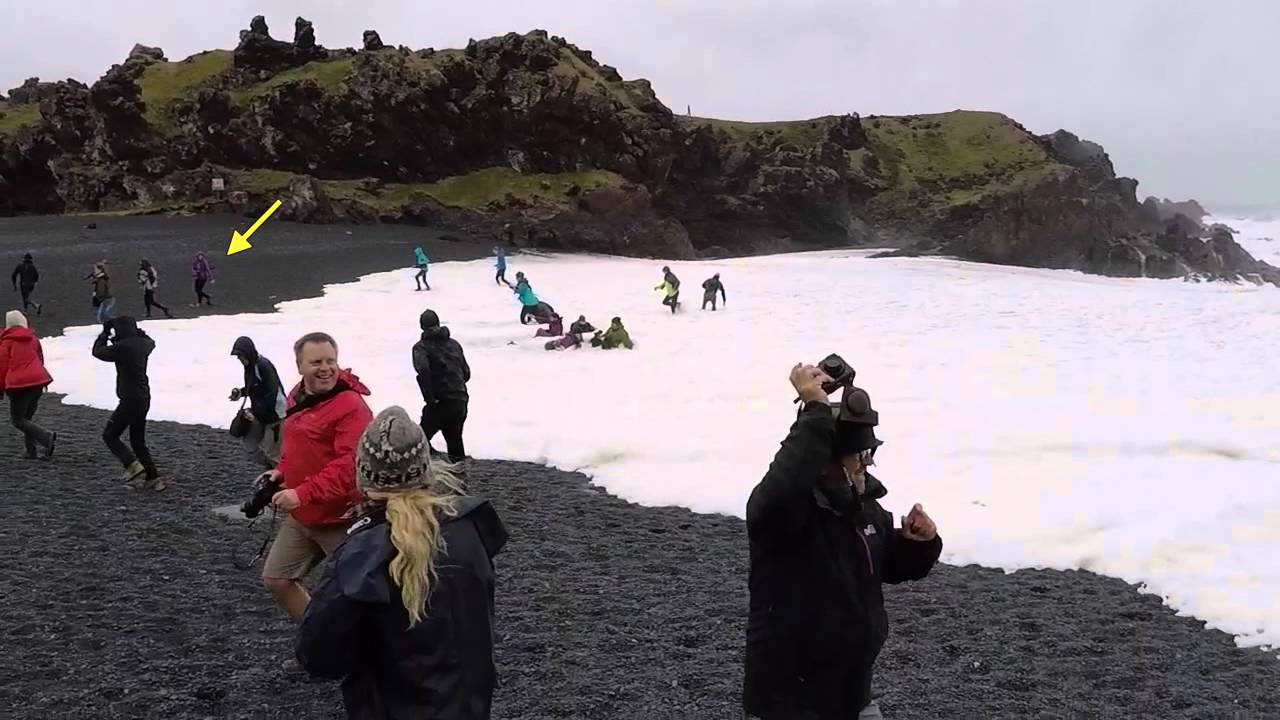Big sneaker wave at Djúpalónssandur, Iceland