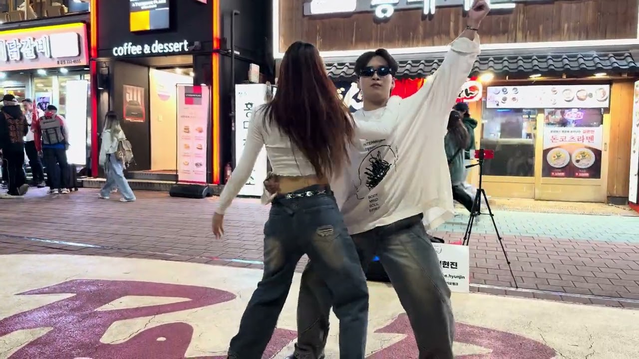 HONGDAE K-POP DUO BUSKING (Hello Sehee.Hyunjin 안녕하세희현진) - [PSY] Gentleman (7)