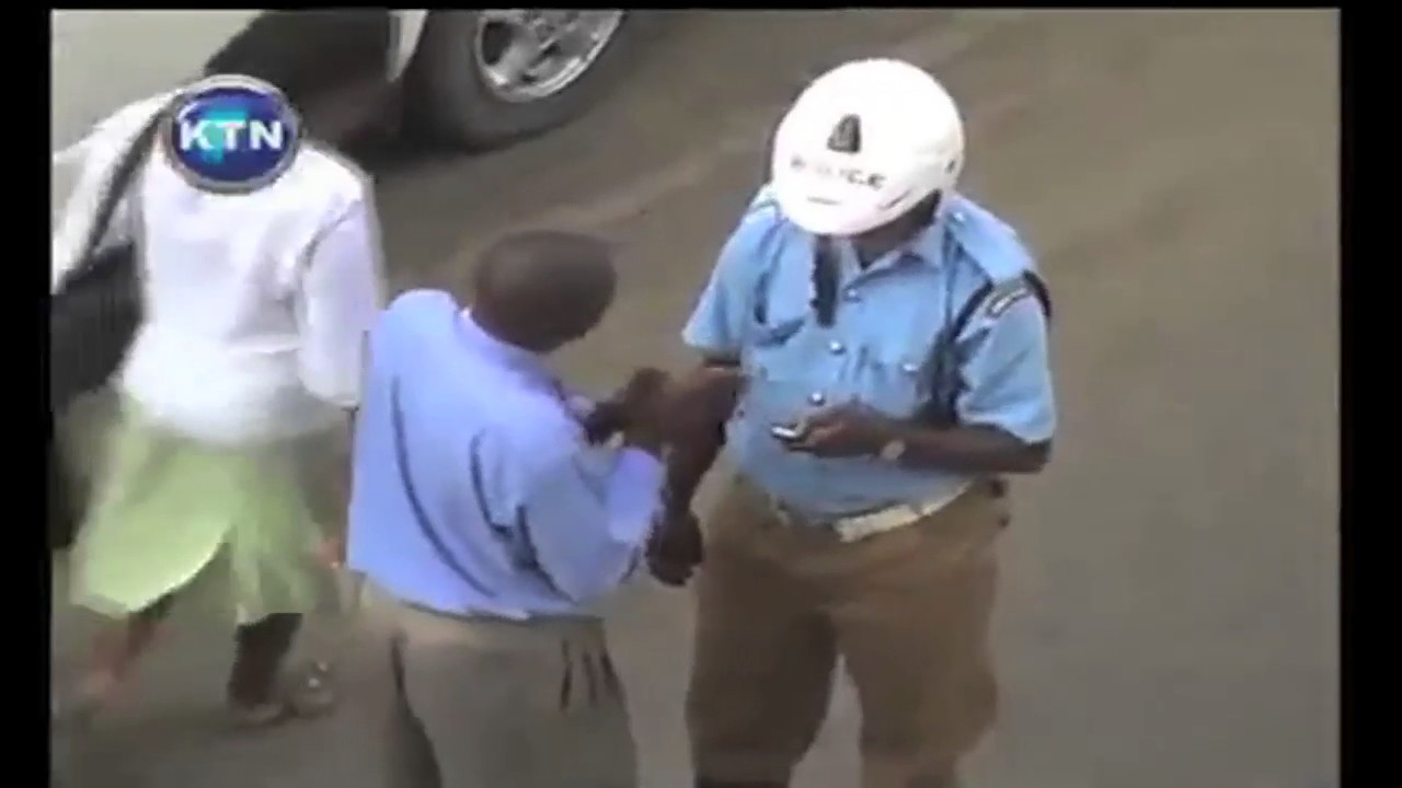 Surveillance camera brings glory to Traffic Police officer who rejected bribe