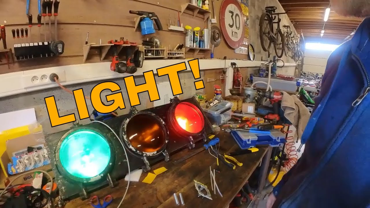Restoring an old traffic light!