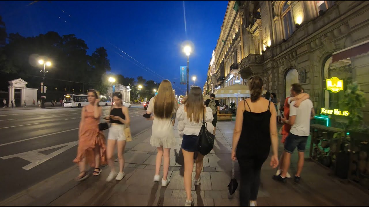 Прогулка по Питеру, Невский проспект ночью. | Россия 4К.