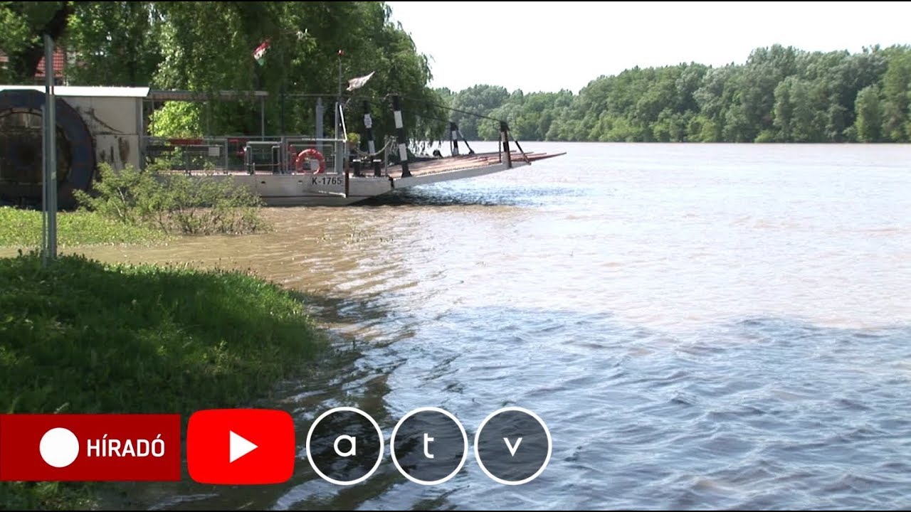 Hatalmas káosz Tiszacsegénél: Nem jár a komp, a kerülőutat pedig újítják