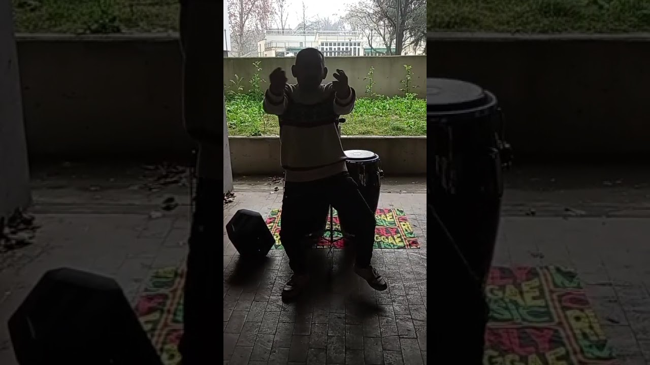 Ridicoli _ Pitura Freska - Tommy patchanka performing on congas Bologna Italy 