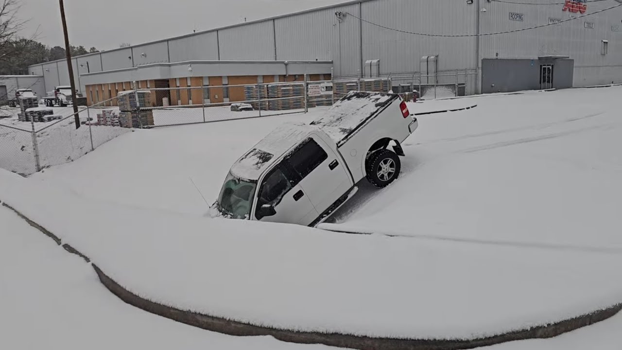 Metro Atlanta’s First Major Snowfall ❄️ in almost 10 years.