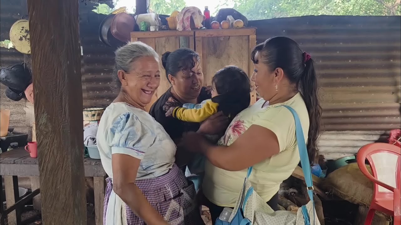 Que Felicidad de mi Abuela Al Ver Llegar a su Hija❤️
