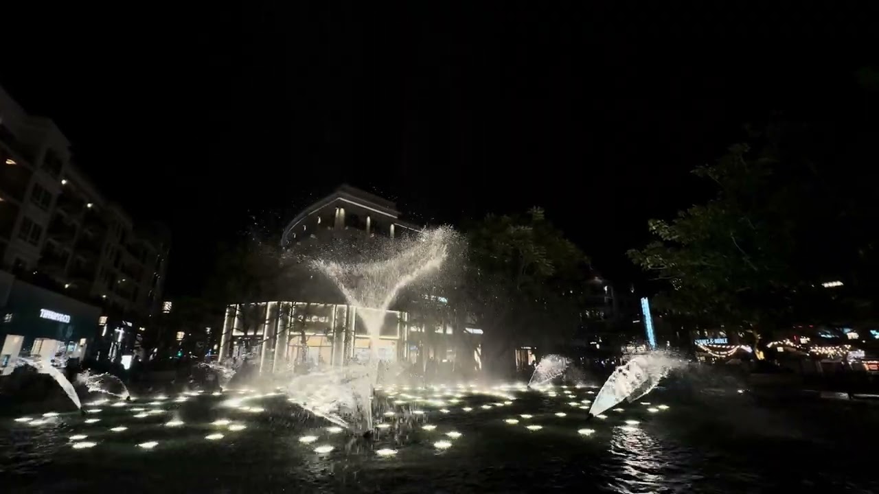 The Americana at Brand Fountain ~ “Tu Vuò Fà L’Americano” (night) 4K