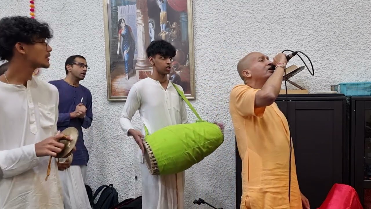 Gaura Aarti - "Kiba Jaya Jaya Gaurachandra"  by HG Gauranga Das | Singapore
