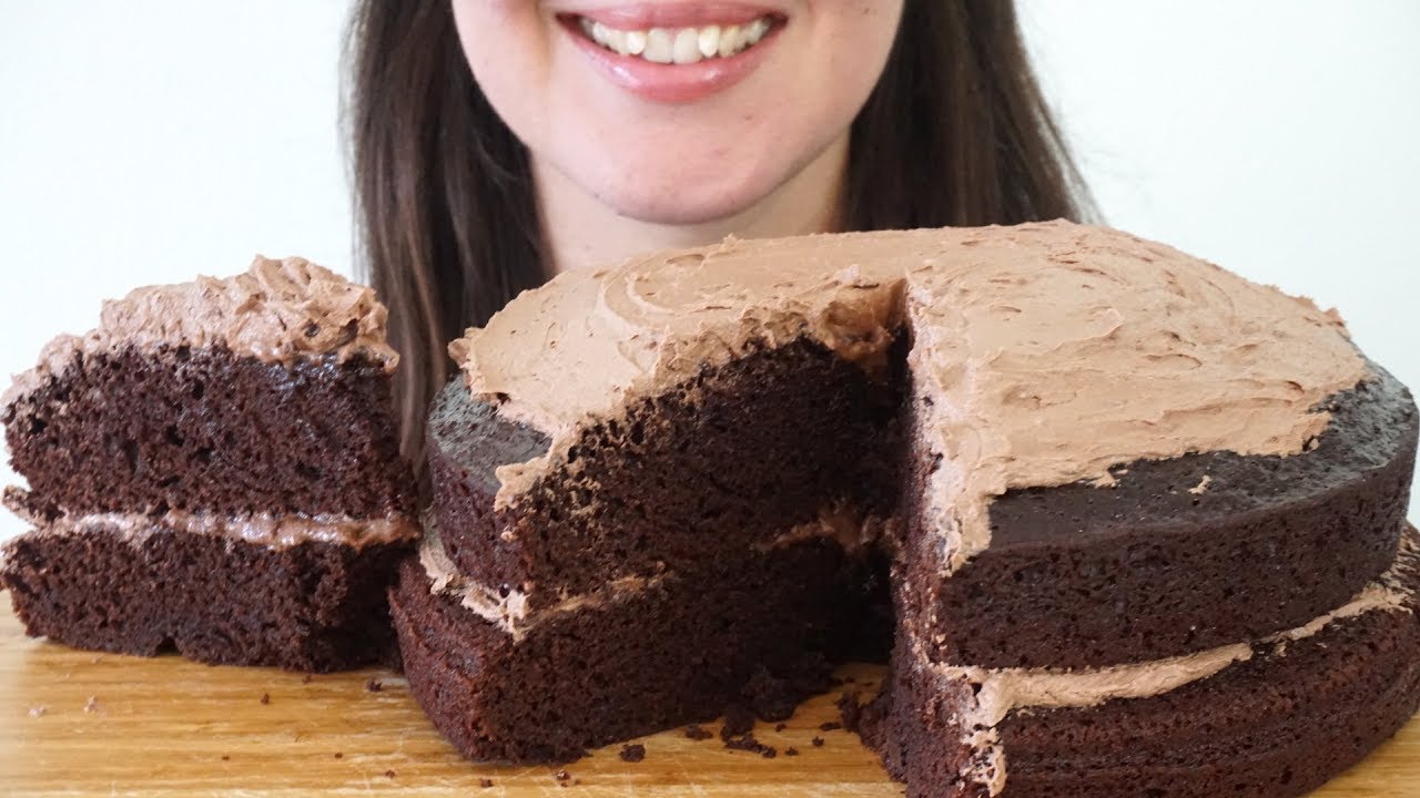 ASMR Eating Sounds: Chocolate Cake (No Talking)