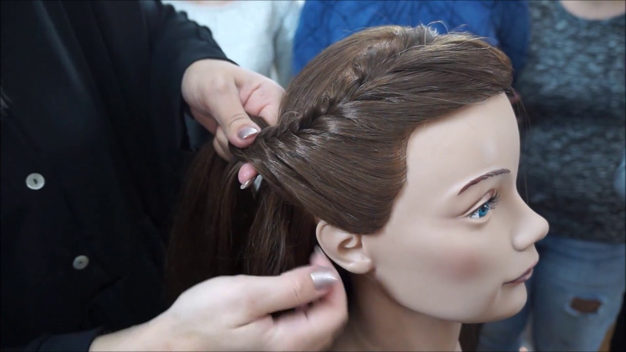 Coafura din coada de peste la Academia de Coafor & Make-up