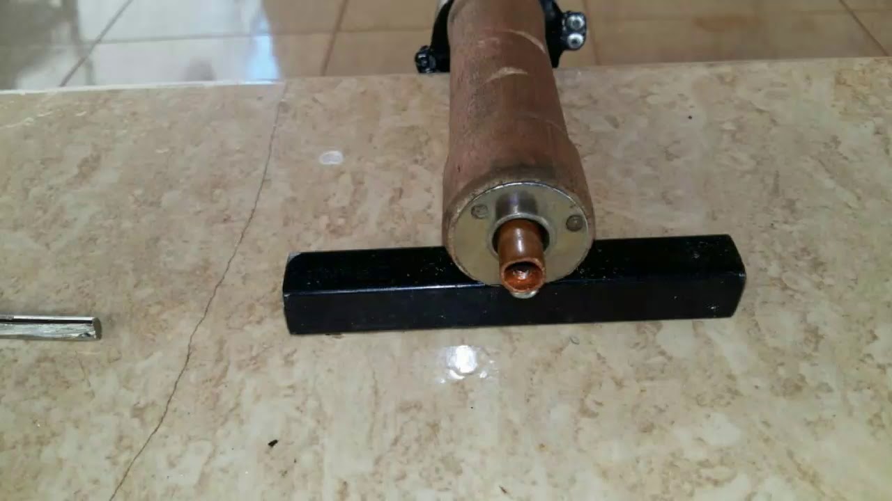 Espeto giratório com motor de microondas