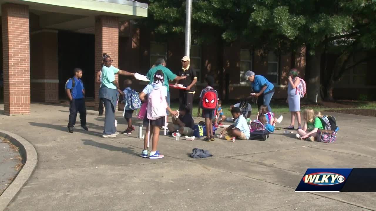 Parents scramble to find childcare after JCPS cancels school for bus crisis