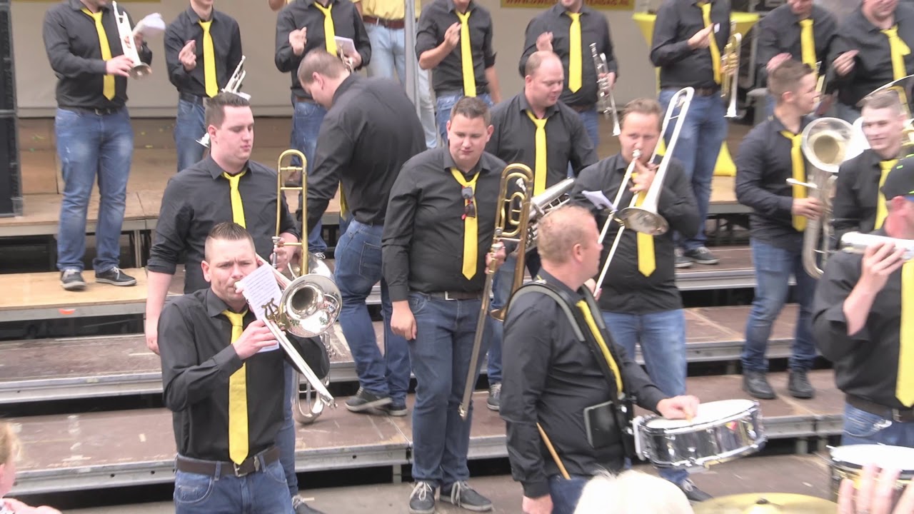 De Diezeblaozers Den Bosch Dweilorkestendag 10 mei 2018 Groenlo Achterhoek NL