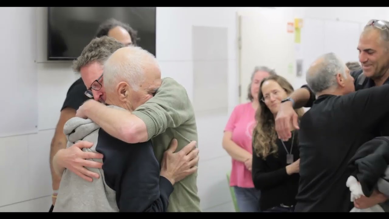 גדי מוזס נפגש עם בני משפחתו