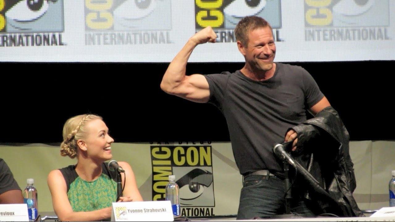 Aaron Eckhart bicep and Yvonne Strahovski I Frankenstein Comic-Con 2013