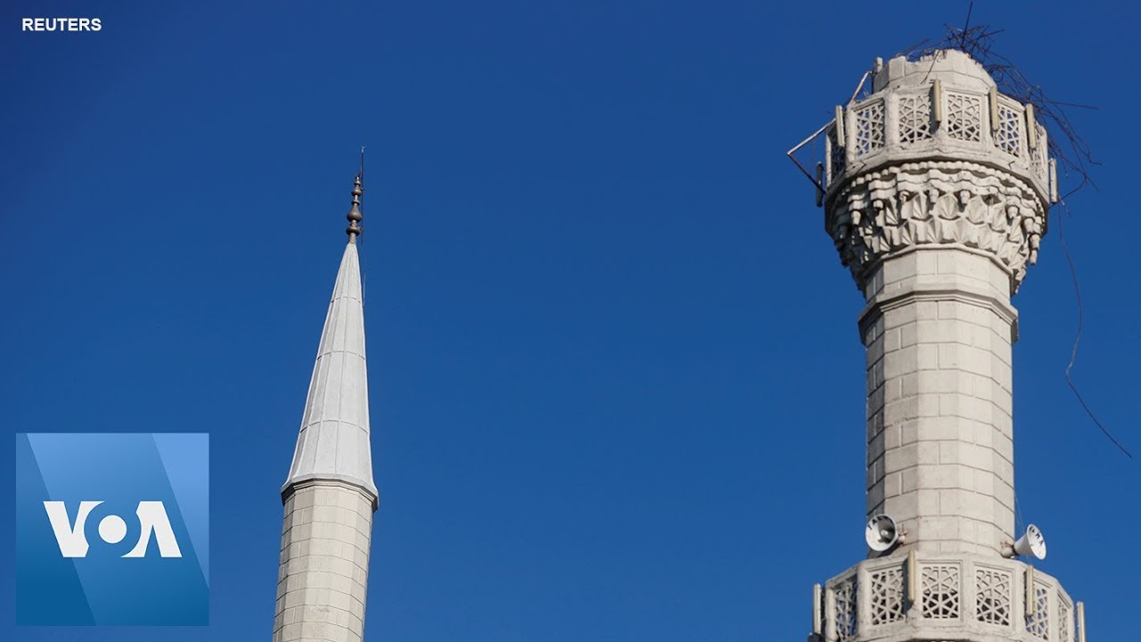 Earthquake Damages Mosque and Shakes Istanbul
