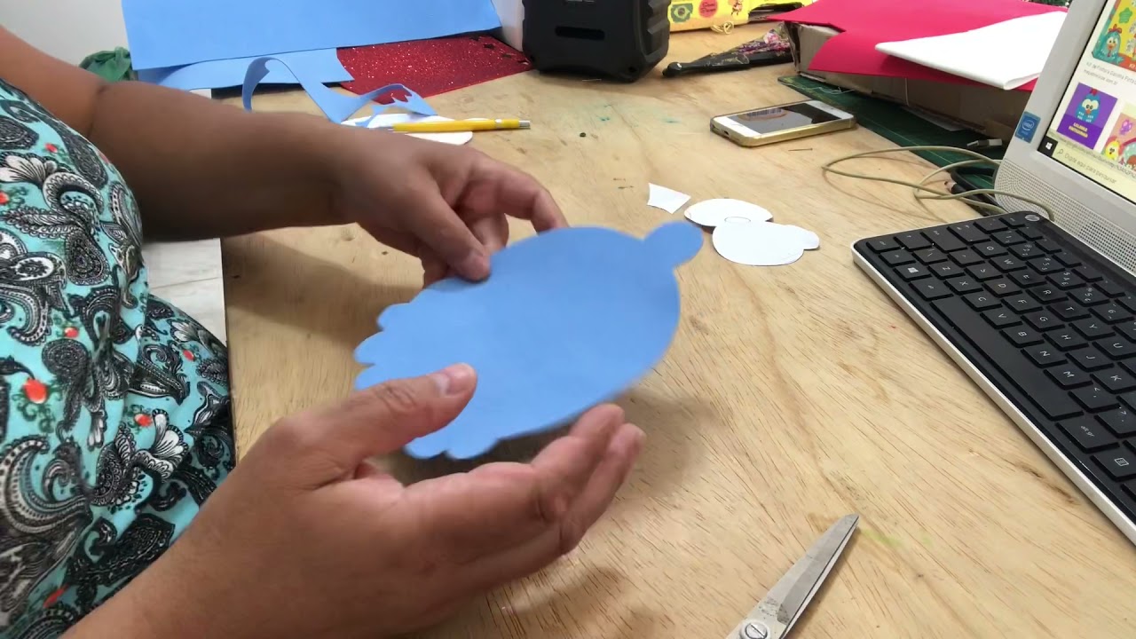 Molde e aplique artesanal da galinha pintadinha