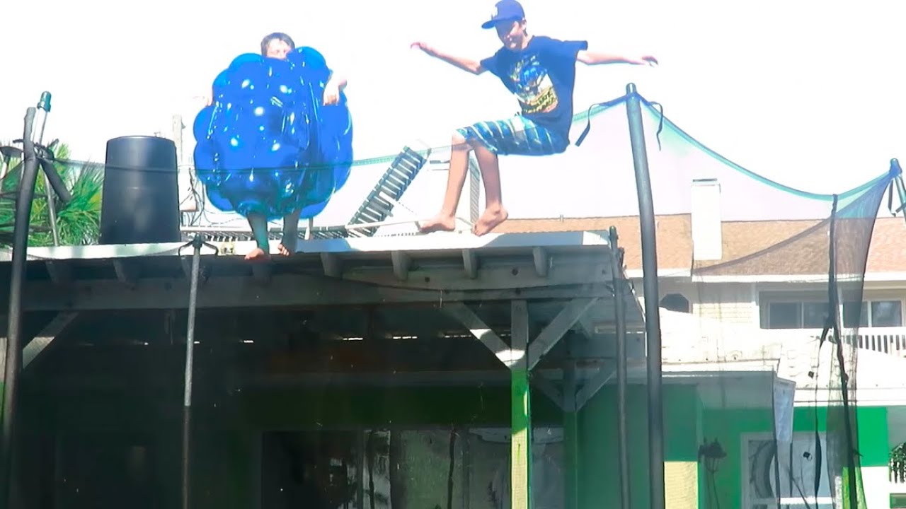 PLAYING WITH 10,000 PLAY BALLS