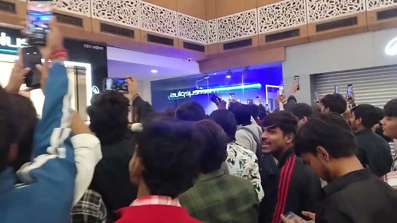 Elvish yadav  के आने का इंतज़ार Gaur City Mall #gaurcitymall @TheSocialFactory @ElvishYadavVlogs 