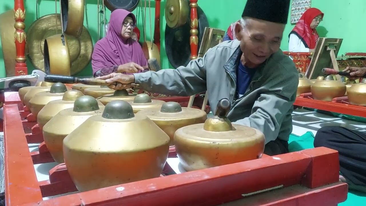 Pembonang Sepuh Karawitan 