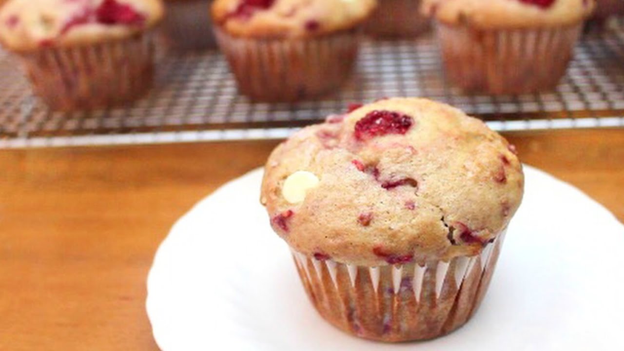 Raspberry White Chocolate Chip Muffins | SweetTreats