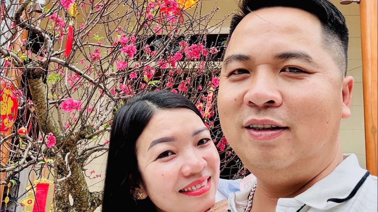 ĐÔNG PAULO CÙNG VỢ CON ĐI CHÚC TẾT BẠN THÂN Ở NGHỆ AN SAU KHI GHÉ THĂM NHÀ SẾP QUANG LINH