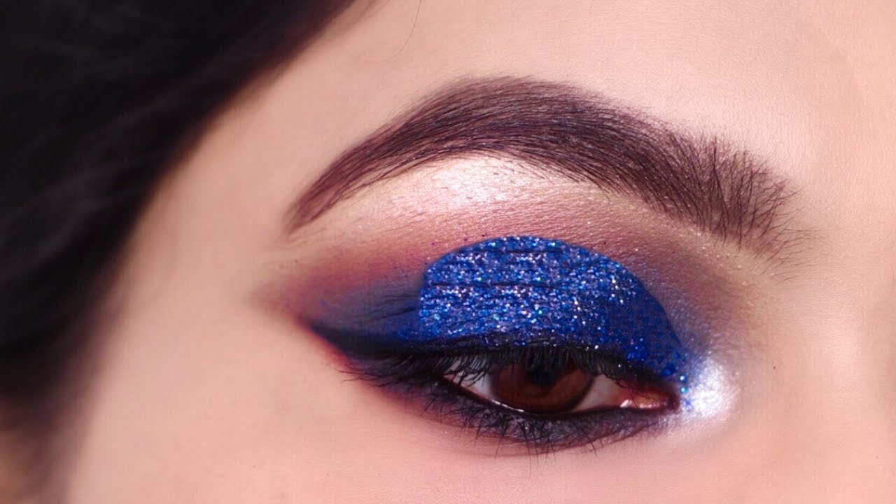 BLUE SMOKEY EYE | Blue Glitter Smokey Eye Makeup Tutorial | Easy 5 Minute Smokey Eye for Beginners