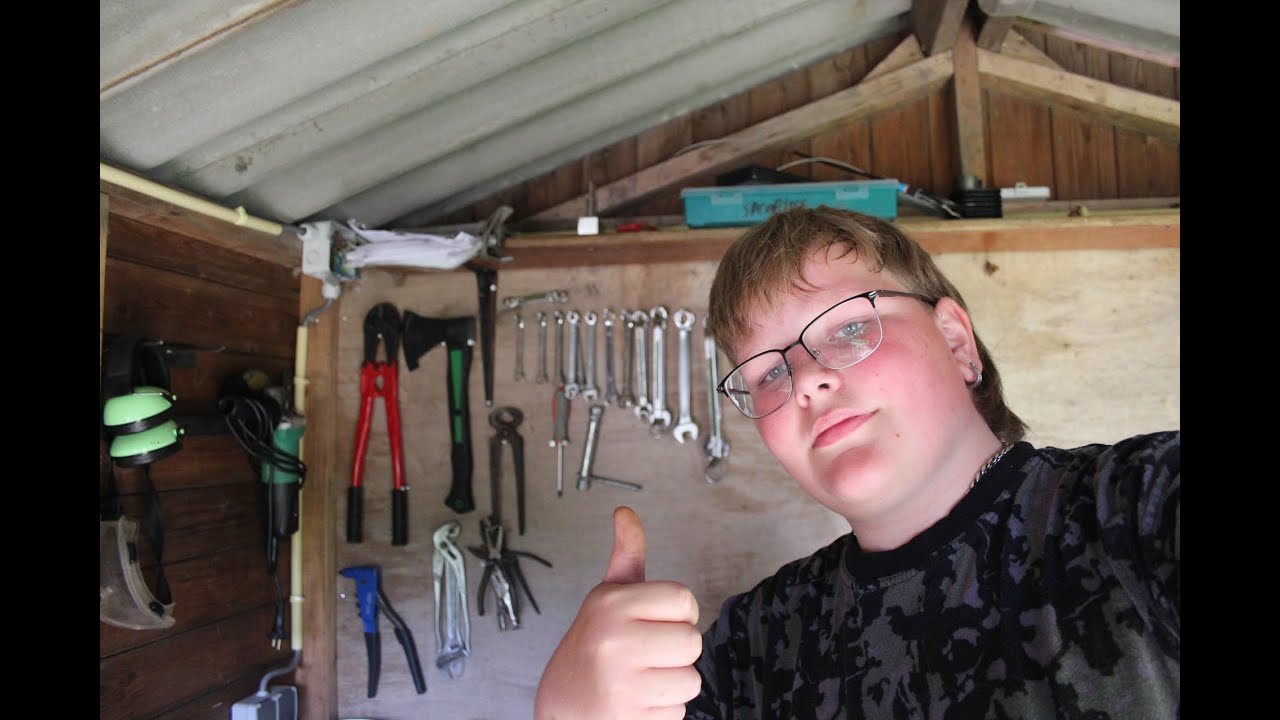 gereedschap op heb gereedschaps bord hangen