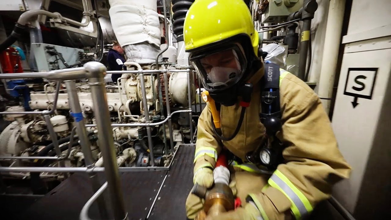 HMS Shoreham undergoes Operational Sea Training (2018)