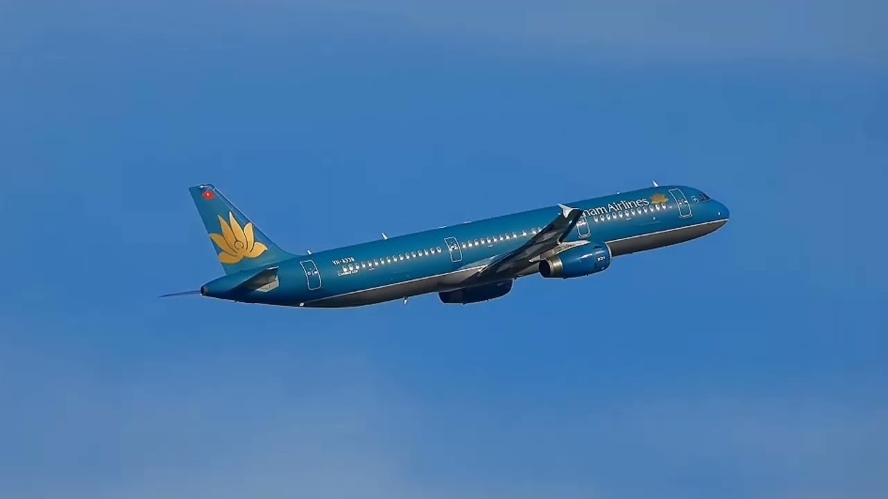 Bangkok Airport Plane Spotting | Close Up Airplane Takeoffs & Landings