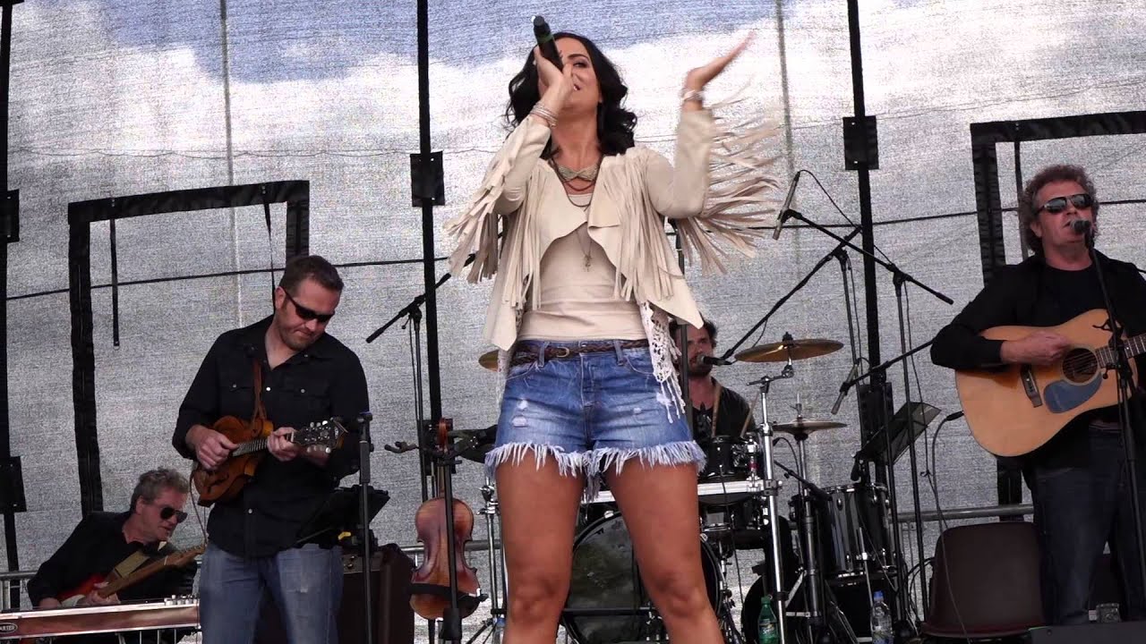 LISA MCHUGH LIVE AT BALLYMORE 2015 09 ROCK MELODY
