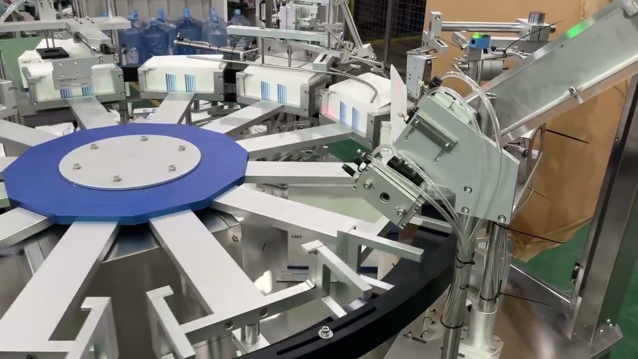 Automatic vertical cartoning machine with leaflet feeding