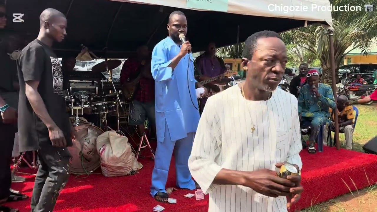 IKE SPACO BOYS PERFORMS LIVE ON STAGE 