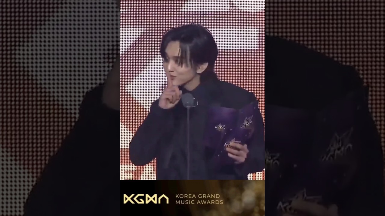 Yoo Seung Ho 유승호 presents the '2024 Grand Performer' Award to Day6 at KGMA (Highlight)