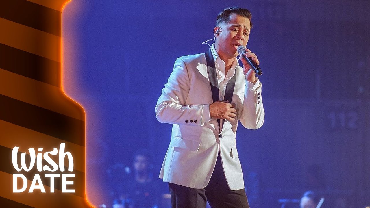Dingdong Avanzado performs 