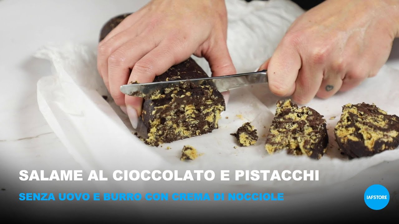 Salame di cioccolato e pistacchi senza uova e burro con crema di nocciole