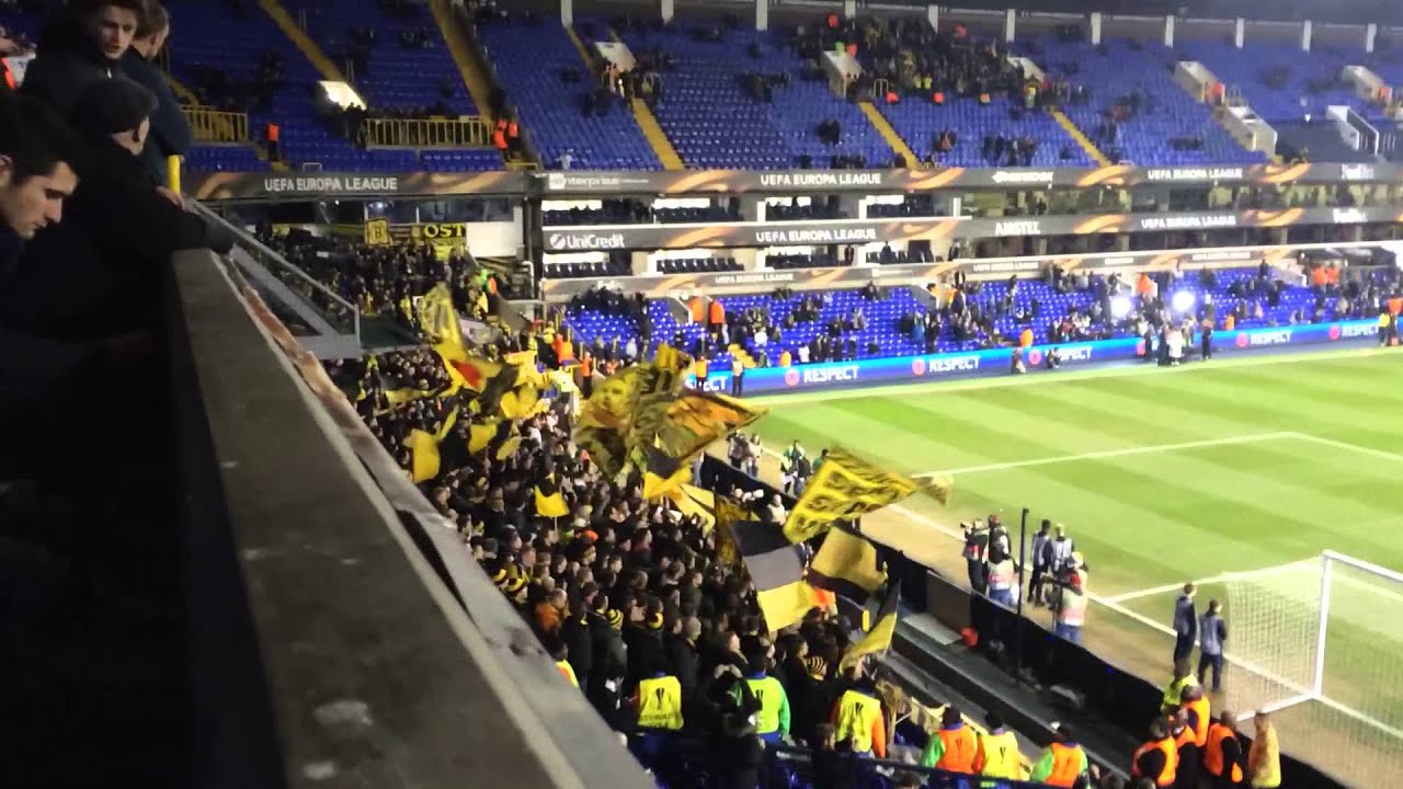 CRAZY BORISSIA DORTMUND FANS AT WHITE HART LANE