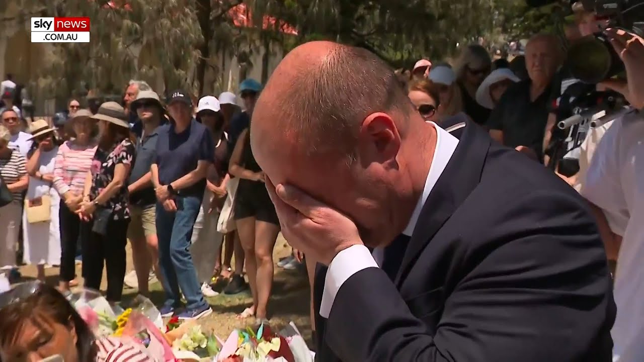 Josh Frydenberg breaks down in tears in heartbreaking scenes at Bondi vigil