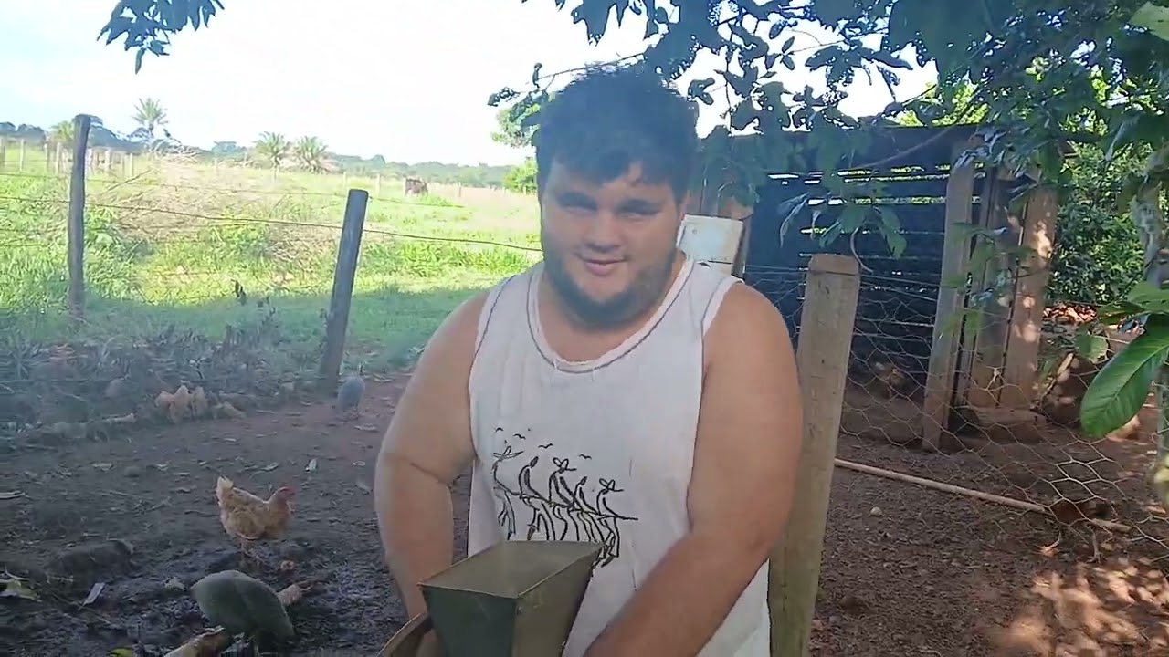 Moendo milho no moedor manual, e falando os 5 motivos do porque nós não plantamos soja orgânica.