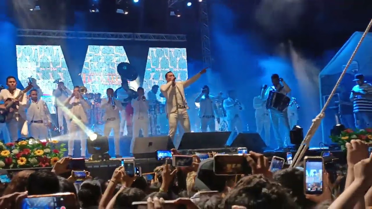 presentación de Edwin luna y la trakalosa de Monterrey  1ėra ves en Huautla Hgo