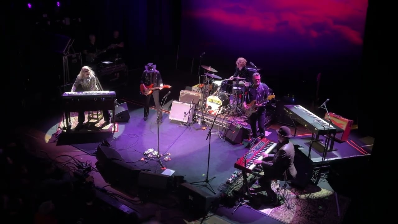 Waterboys in Maastricht - Strange boat