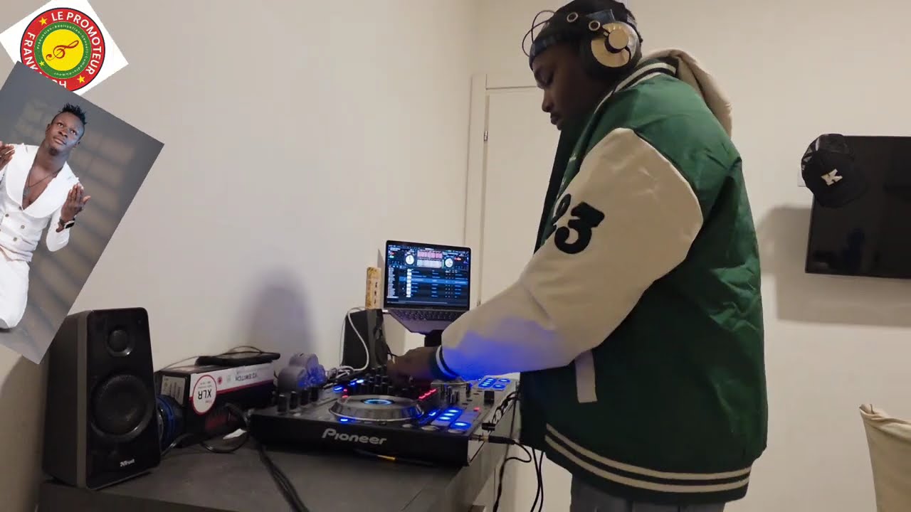 Je suis chez DJ SAMK-@, lui qui valorise la culture burkinabè et africaine en Europe.Sofiano Le Chao