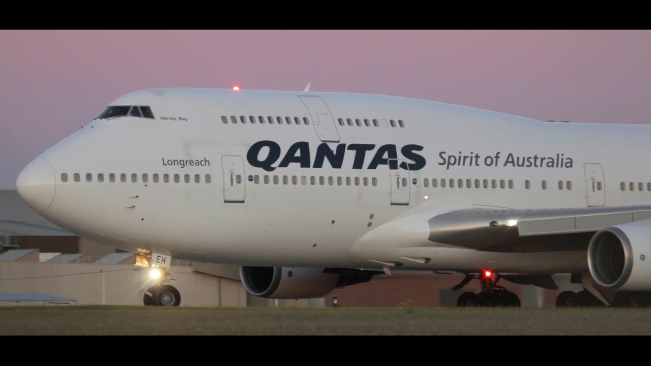 *INTENSE LOUD SPOOL* Qantas 747-438(ER) *DUSK* Takeoff from Melbourne Airport - [VH-OEH]