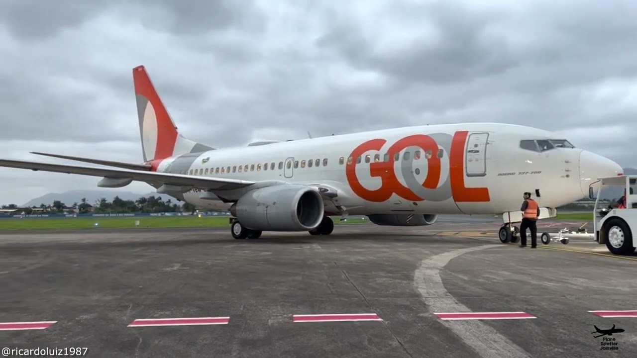 Boeing 737-700 GOL- (PR-VBW) Pouso e Decolagem em Joinville 09/10/2022