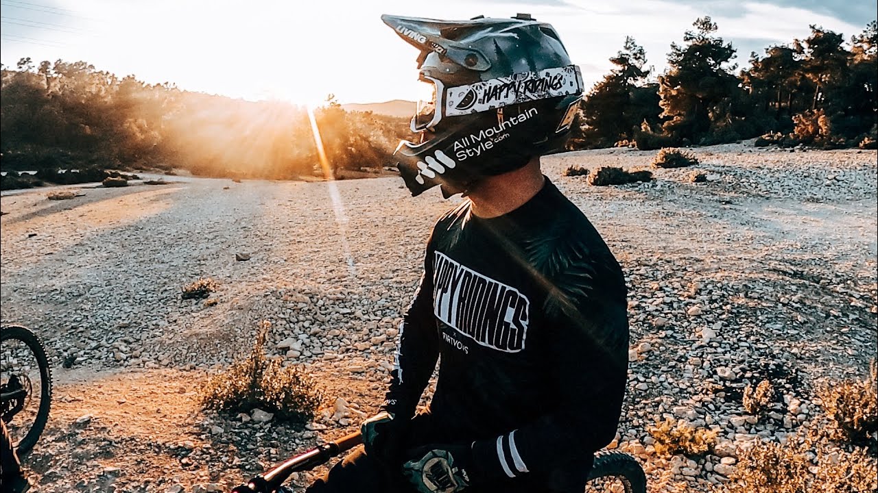 SICK DOWNHILL RIDING EN LA FENASOSA BIKEPARK - Bienvenido Aguado