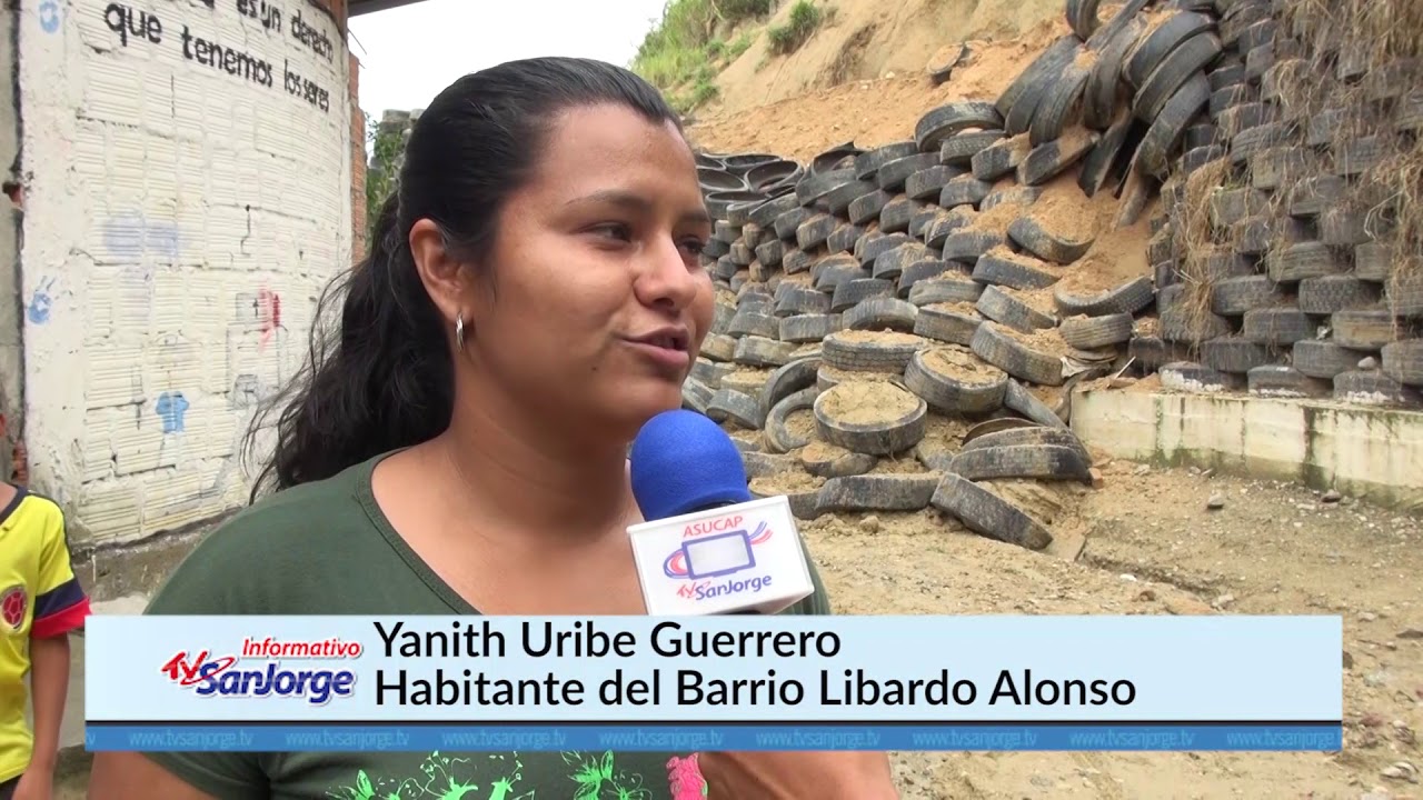 Colapso parte del muro construido con llantas en el Barrio Libardo Alonso