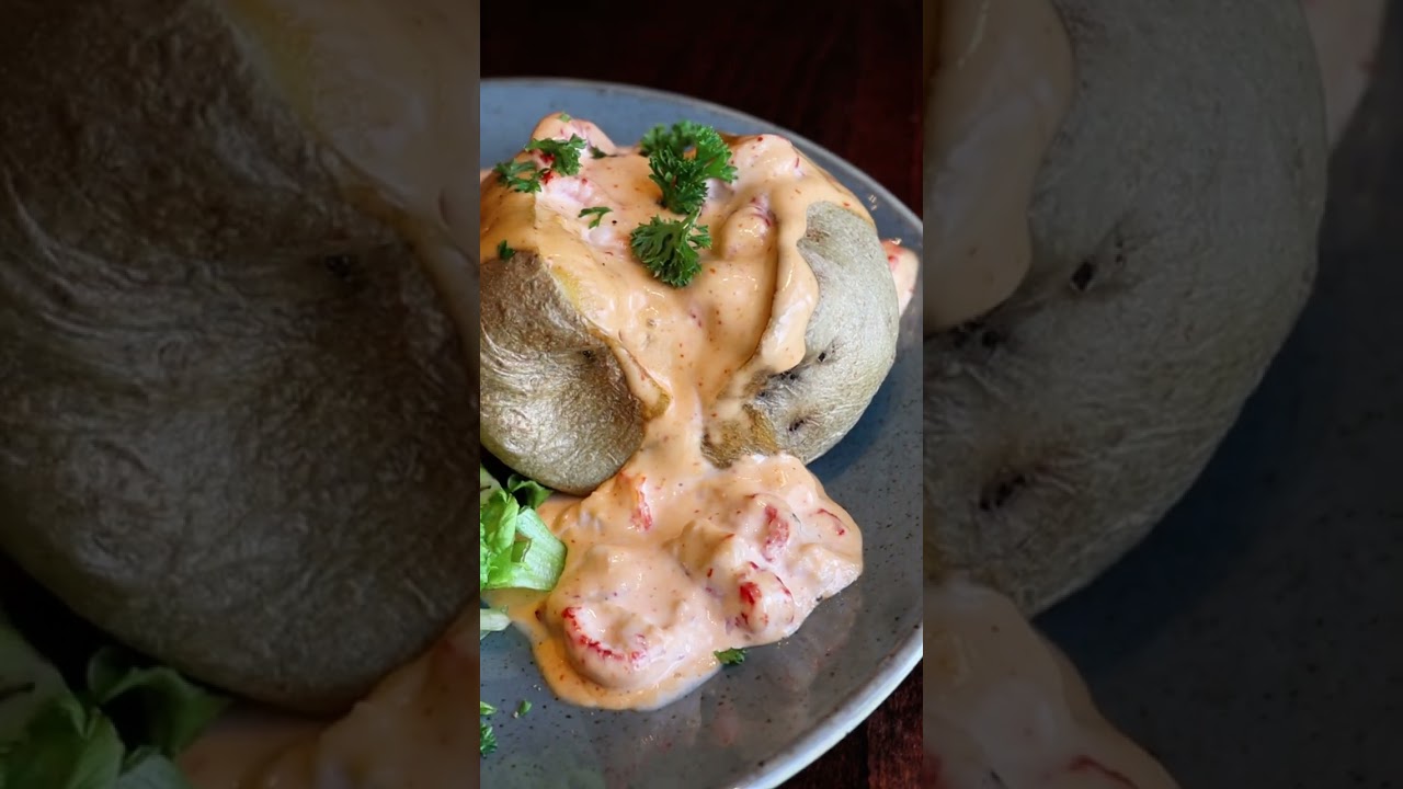 Come and grab yourself a small plate, sandwich, or jacket potato between 12pm-4:30pm Tues-Sat 🍽️