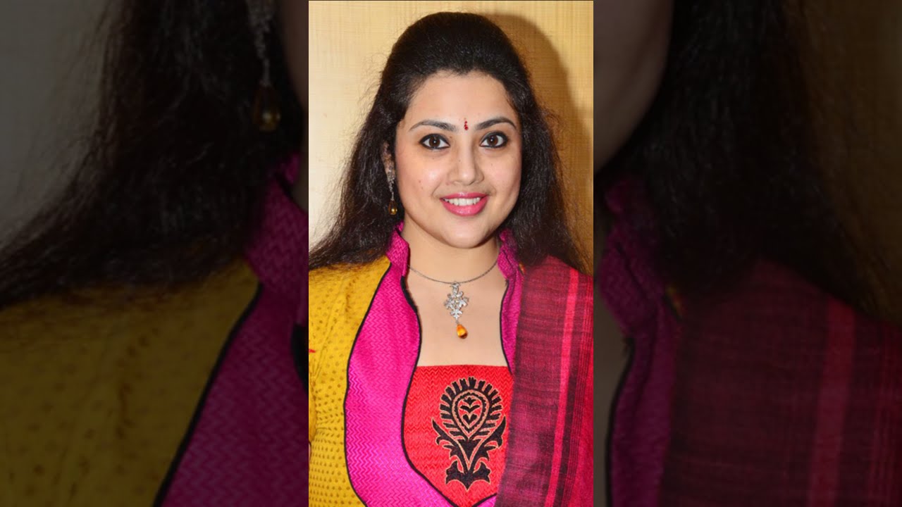 Meena | Vertical | Face | Closeup | Silent Show