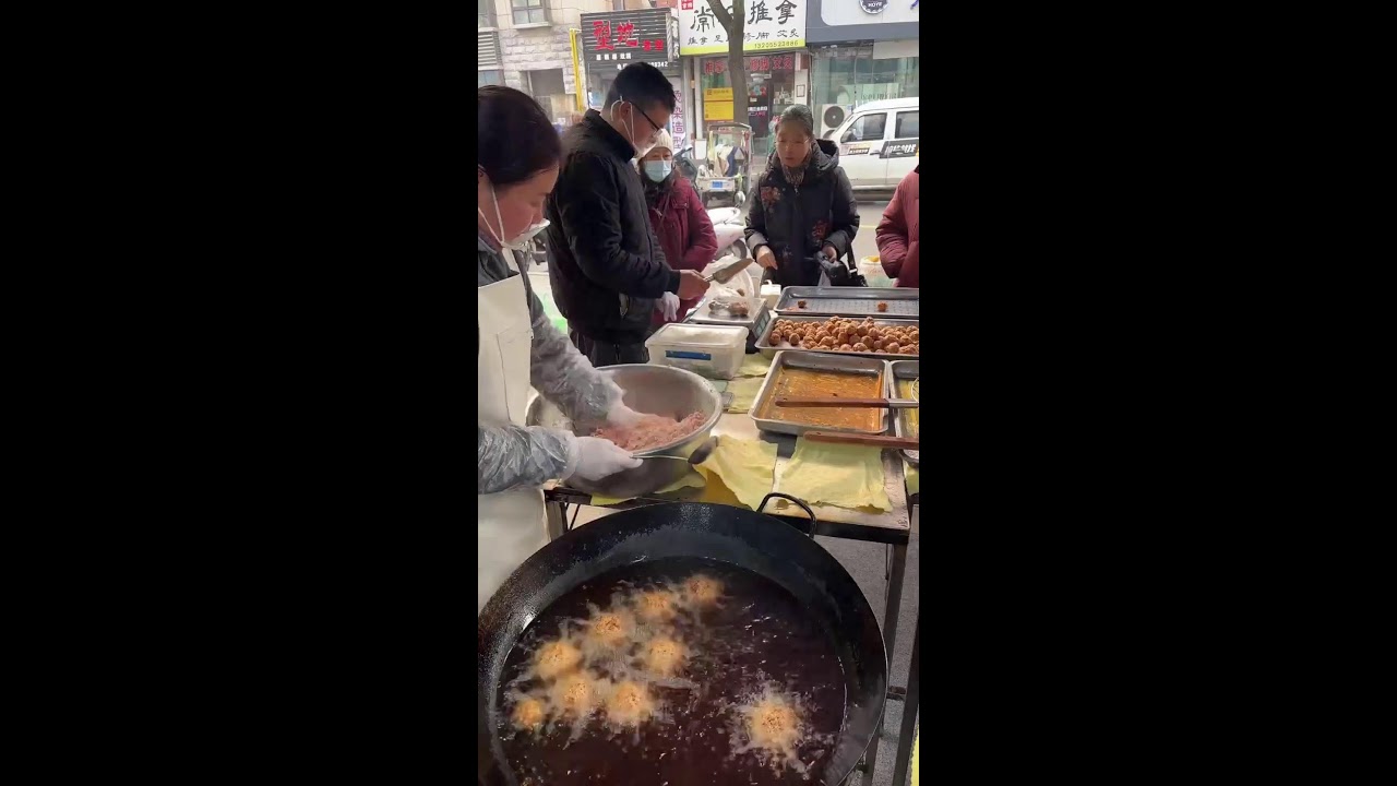 Delicious food live