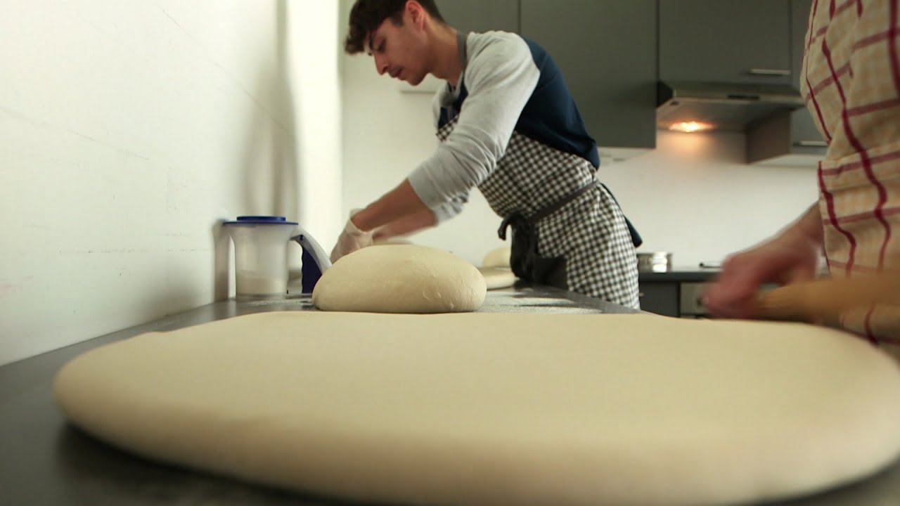 Vom Banker zum Dampfnudel-Bäcker | SWR | Landesschau Rheinland-Pfalz